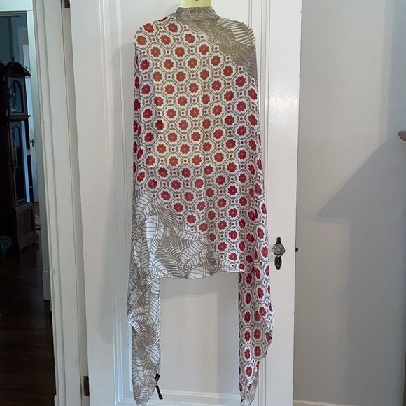 Vivante by VSA cream & tan tropical leaves with red flowers large scarf/wrap - Picture 4 of 9